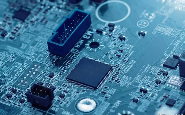 收購 Broadcom：主機(jī)總線適配器、RAID 控制卡、SAS 擴(kuò)展器、硬盤驅(qū)動器