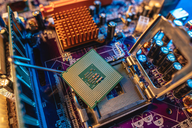 【供應(yīng)】Microchip微控制器，供應(yīng) 8 位 MCU，PIC? MCU，AVR? MCU，16 位 MCU